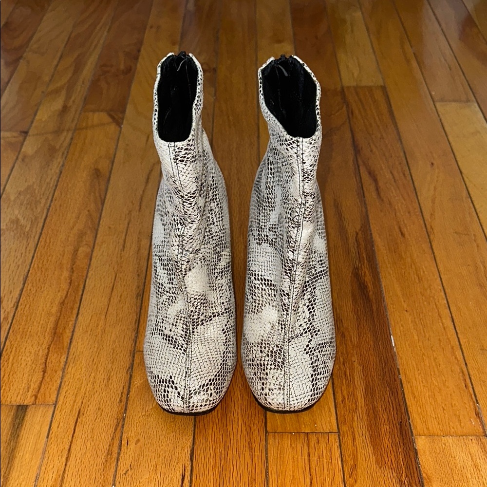 Boohoo Snakeskin Heeled Boots - Black and White